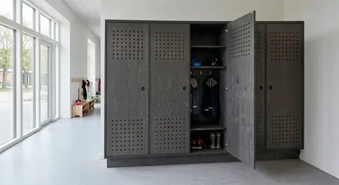 Lockerskab med ventilerede låger i charcoal