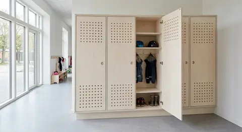 Lockerskab med ventilerede låger i cotton white