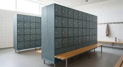Lockerbank til omklædning i blå