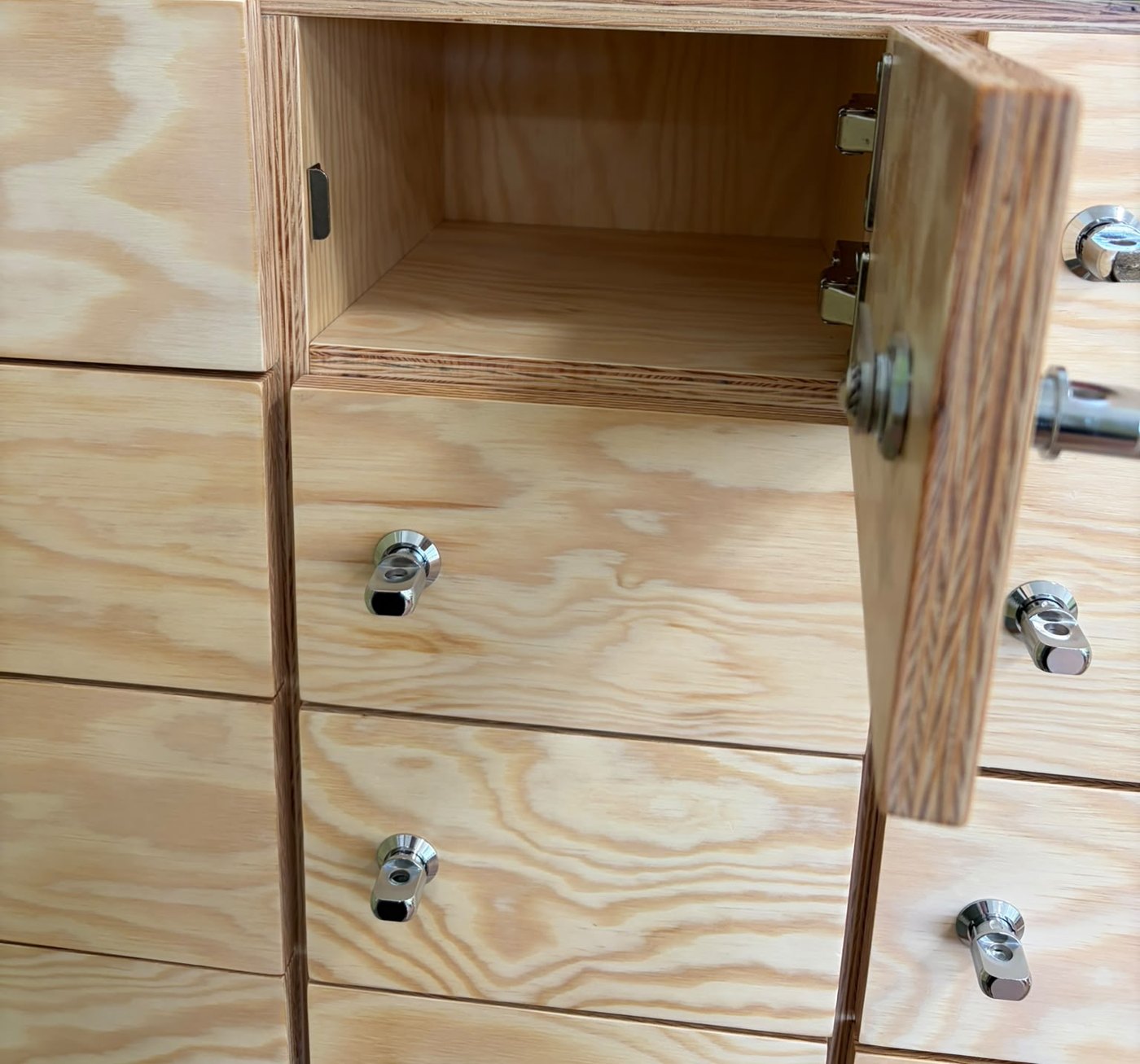 Mobil-lockers i krydsfiner, foto fra en leverance